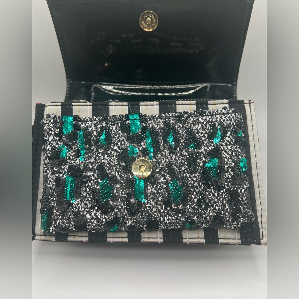 Betsey Johnson Butterfly purse - Picture 5 of 13